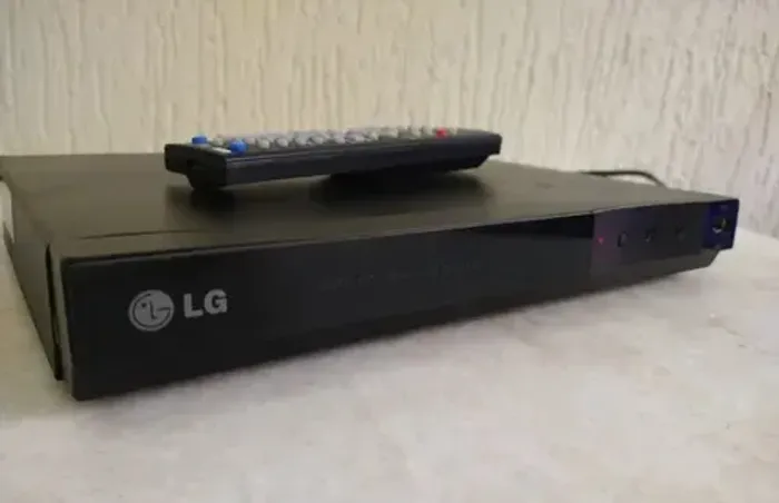 Aparelho DVD marca LG perfeito funcionamento com controle 150 reais