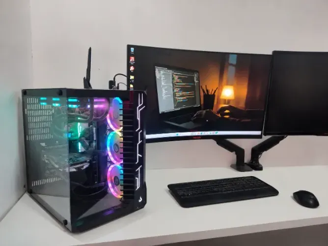 WORKSTATION PREMIUM / PC TOP (Ryzen 9 7950X, 32GB DDR5, SSD 7400MB/s, Monitor 31.5" 165Hz)