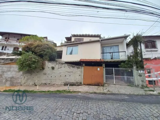 Casa com 1 dormitório para alugar, 50 m² por R$ 1.560,01/mês - Fazendinha - Teresópolis/RJ