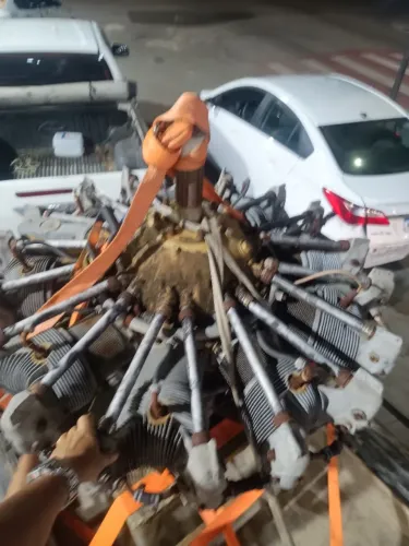 Motor radial de 9 cilindros de avião antigo