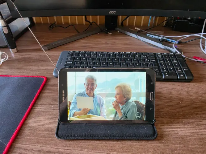 Tablet Samsung com TV digital integrada