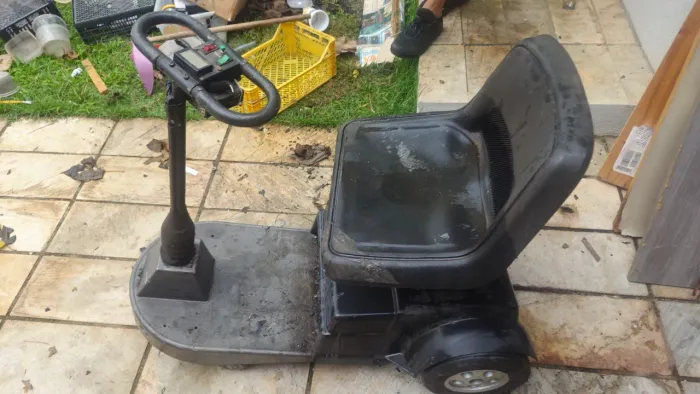 Veículo elétrico para deficientes