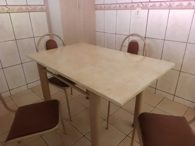 Mesa 4 cadeiras