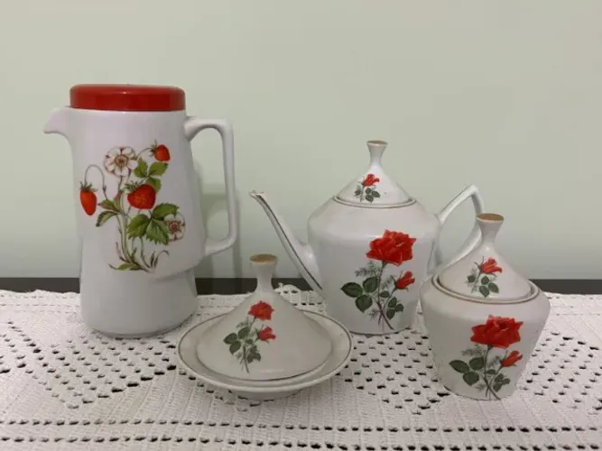 Conjunto de Chá de Porcelana Vintage