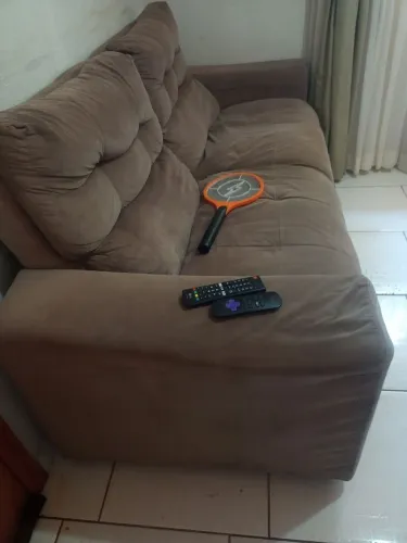 Vendo esse jogo de sofá de veludo sem rasgo sem avaria valor 500 reais