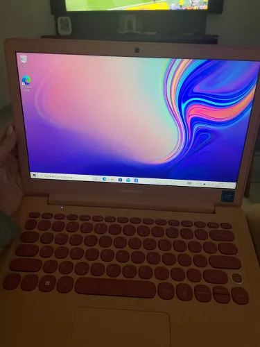Notebook Samsung Flash 30 na cor rosa 