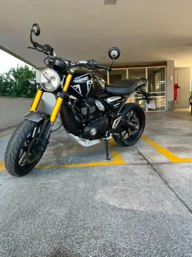 Triumph Speed 400 2025/2025 Preta 11.000km