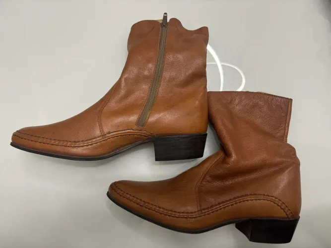 Bota Frizzo Original Vintage em Couro Legítimo e Sola Cravejada com Bambu