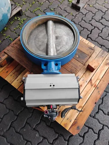 Válvula borboleta de 20" equipada com atuador automático de dupla ação, em Inox 416