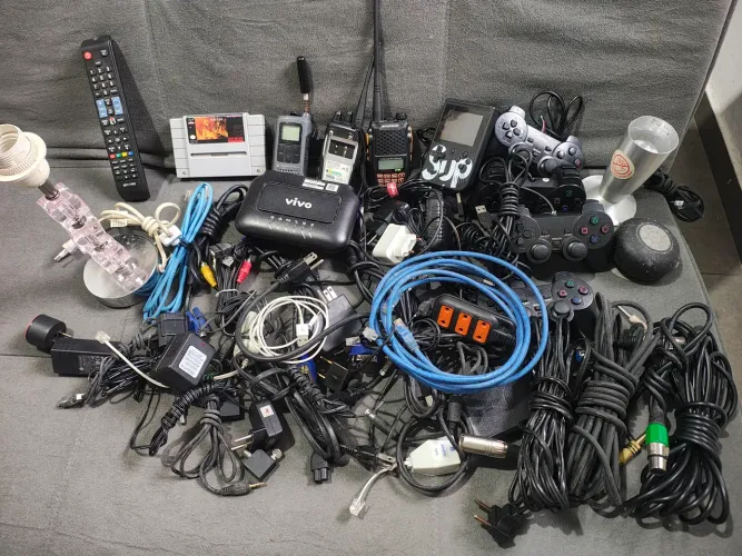 LOTE DE ACESSÓRIOS ELETRÔNICOS - NO ESTADO