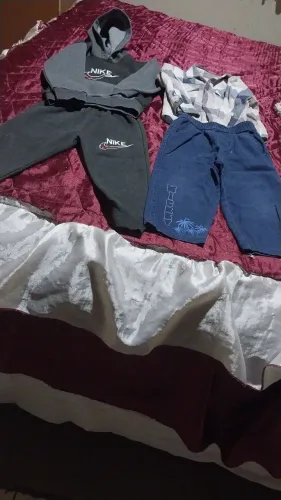 Vendendo roupas de criança