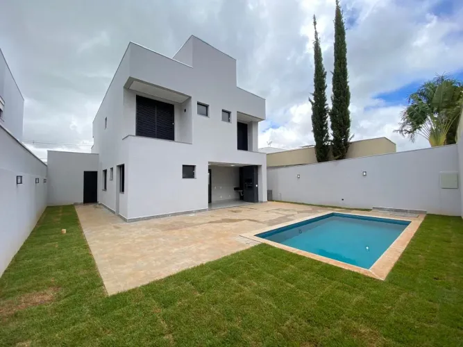 Casa à venda no Condomínio Jardins Roma em Uberlândia