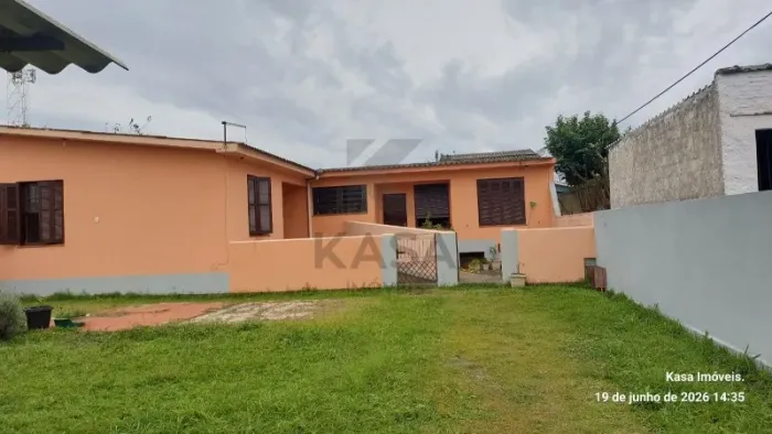 casa de alvenaria com 2 dormitórios, garagem e pátio para locação...
