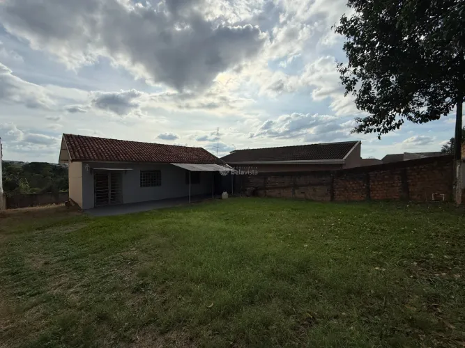 CASA À VENDA NO JD. POR DO SOL EM APUCARANA.