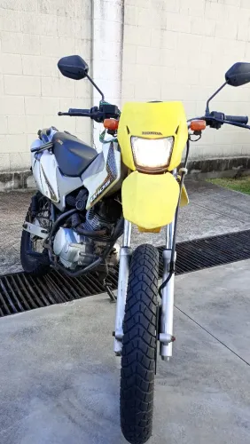 Bros 150 com partida elétrica.