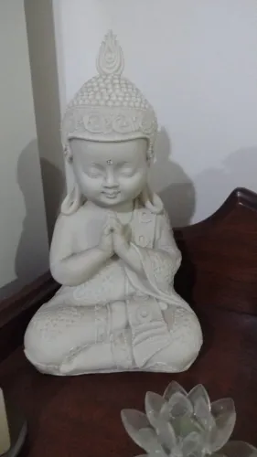 Deusa da fortuna e prosperidade em resina 18cm altura
