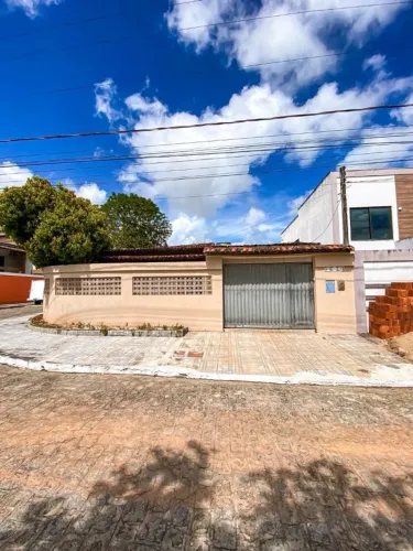 Alugo Casa em Condomínio Fechado no Antares