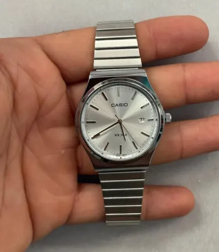 Relógio Estilo Casio Quartz Timeless - Aço Inoxidável com Calendário Funcional