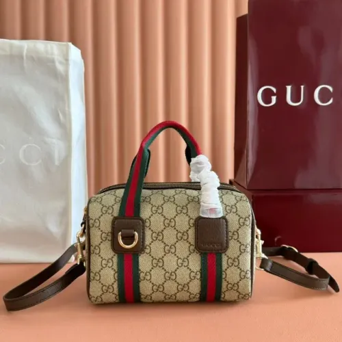 Bolsa Gucci Mini GG Web com Acabamento Marrom