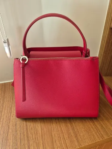Bolsa Zara 100% poliuretano com alça grande removível 