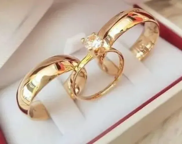 Par de Alianças Tradicionais Boleadas 6mm Ouro18K Banho + Solitário. Casamento - Promo!