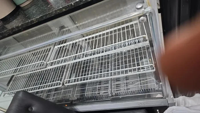Dos espíritos um frio quente e outro quente 140m pra cafeteira e lanchonete pra salgado e