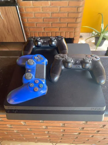 Ps4 (500 Gb) 3 controles e 8 jogos