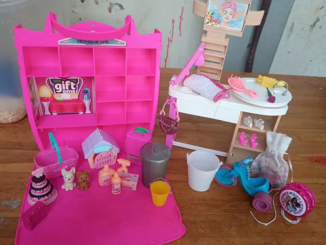 Hotel e spa gift mês e penteadeira da Barbie+ acessórios 