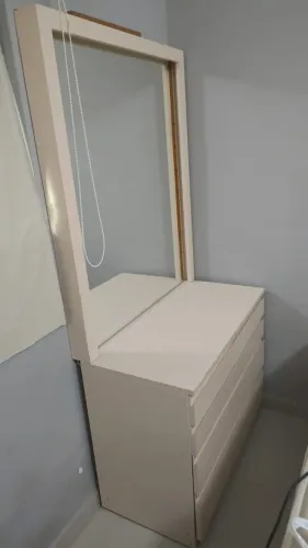 Cômoda com espelho