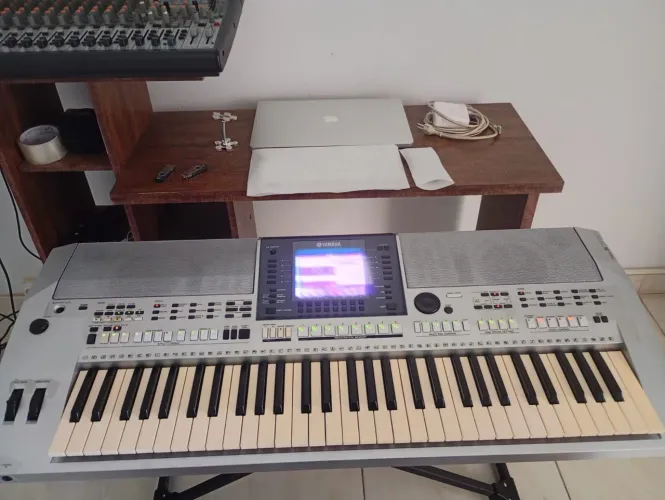YAMAHA PSR-s700
