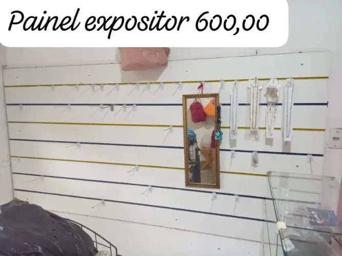 Expositor de parede para lojas