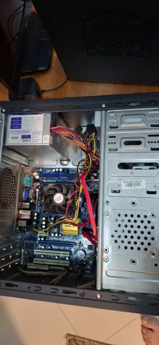 PC AMD Athlon II 270, 4 GB RAM, 256gb SSD Sata, vídeo integrado, monitor de 15" 