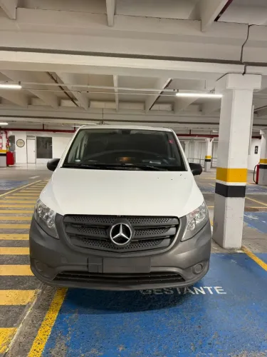 Mercedes-Benz Vito 111 CDI Furgão 1.6 TB Diesel 4P MEC 2016