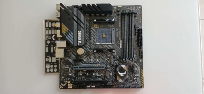Placa mãe TUF B550M-Plus Wifi II - Com defeito