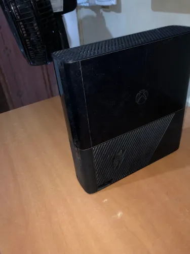 Xbox 360 Super Slim com Defeito + Cabo de Alimentação