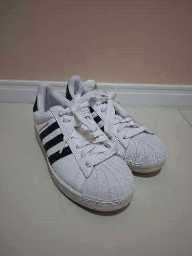 Tenis Adidas 42 - muito novo!
