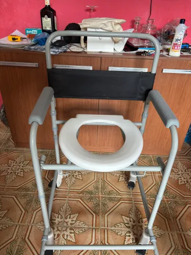 Cadeira de banho com rodinha
