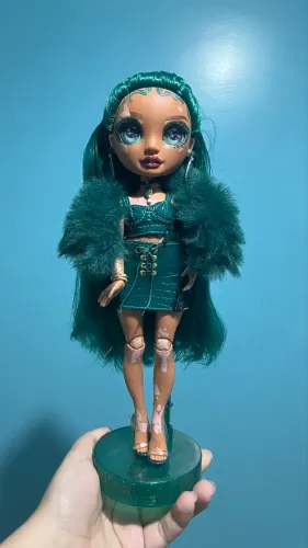 Boneca Rainbow High Jewel Richie