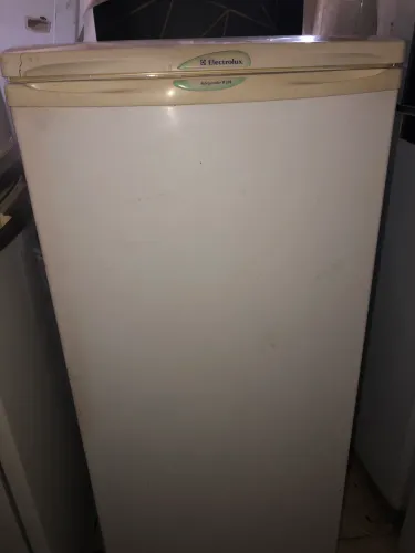 Geladeira Electrolux 310 litros