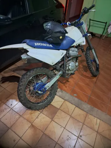 Vendo Moto de Trilha Quadro XL