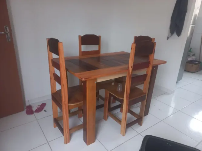 Mesa com cadeiras