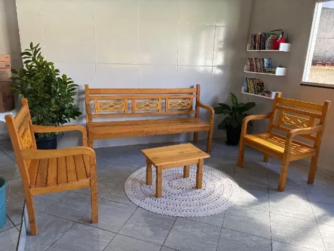 Namoradeira 3 Lugares + duas Poltronas + mesa De Centro de Brinde | Promoção