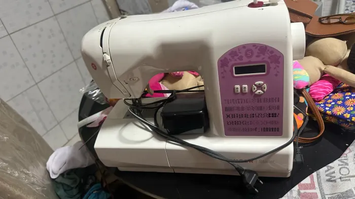 Máquina de Costura Singer