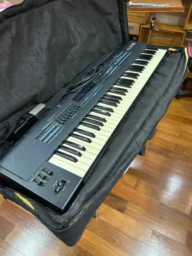 Sintetizador Roland JV90