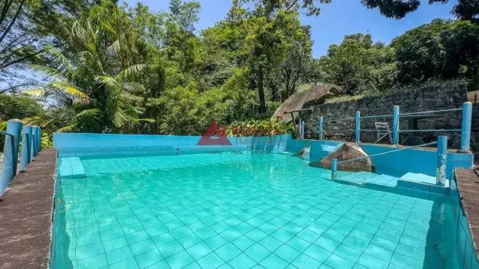 Sítio à venda com 8.470 m² e 15 quartos em Barreira - Guapimirim - RJ