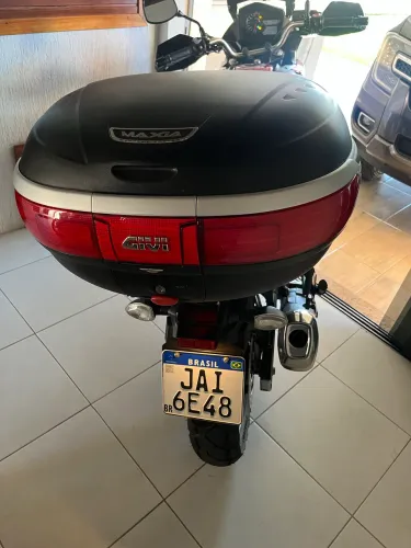 Vendo moto DL 650 impecável 