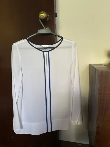 Kit com Duas blusas azul e branca da Náutica PP
