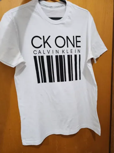 Camiseta Calvin Klein CK ONE Branca Tamanho P - Usada