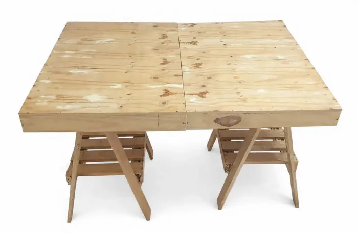 Mesa maleta envernizada 
