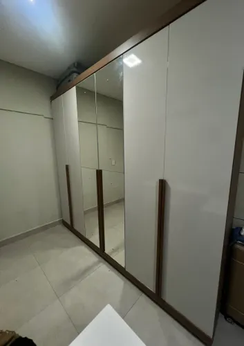 GUARDA-ROUPA CASAL COM ESPELHO - 6 portas e 6 gavetas